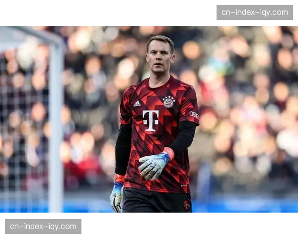 特写：诺伊尔训练中加练“门卫”出球，备战对阵勒沃库森的高位防线